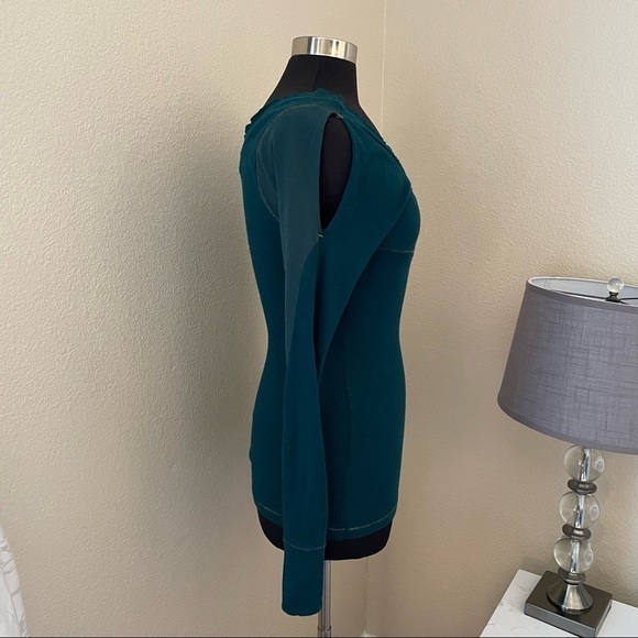 Free People Knit Cold Shoulder Top Frayed Raw Hem Sweater - Picture 5 of 10